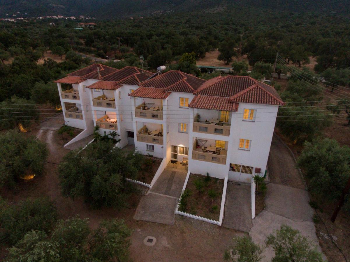 Elaionas Aparthotel Leonídion Exterior foto