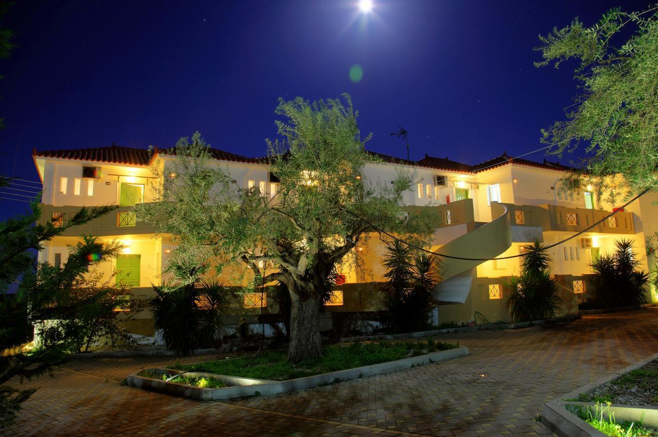 Elaionas Aparthotel Leonídion Exterior foto